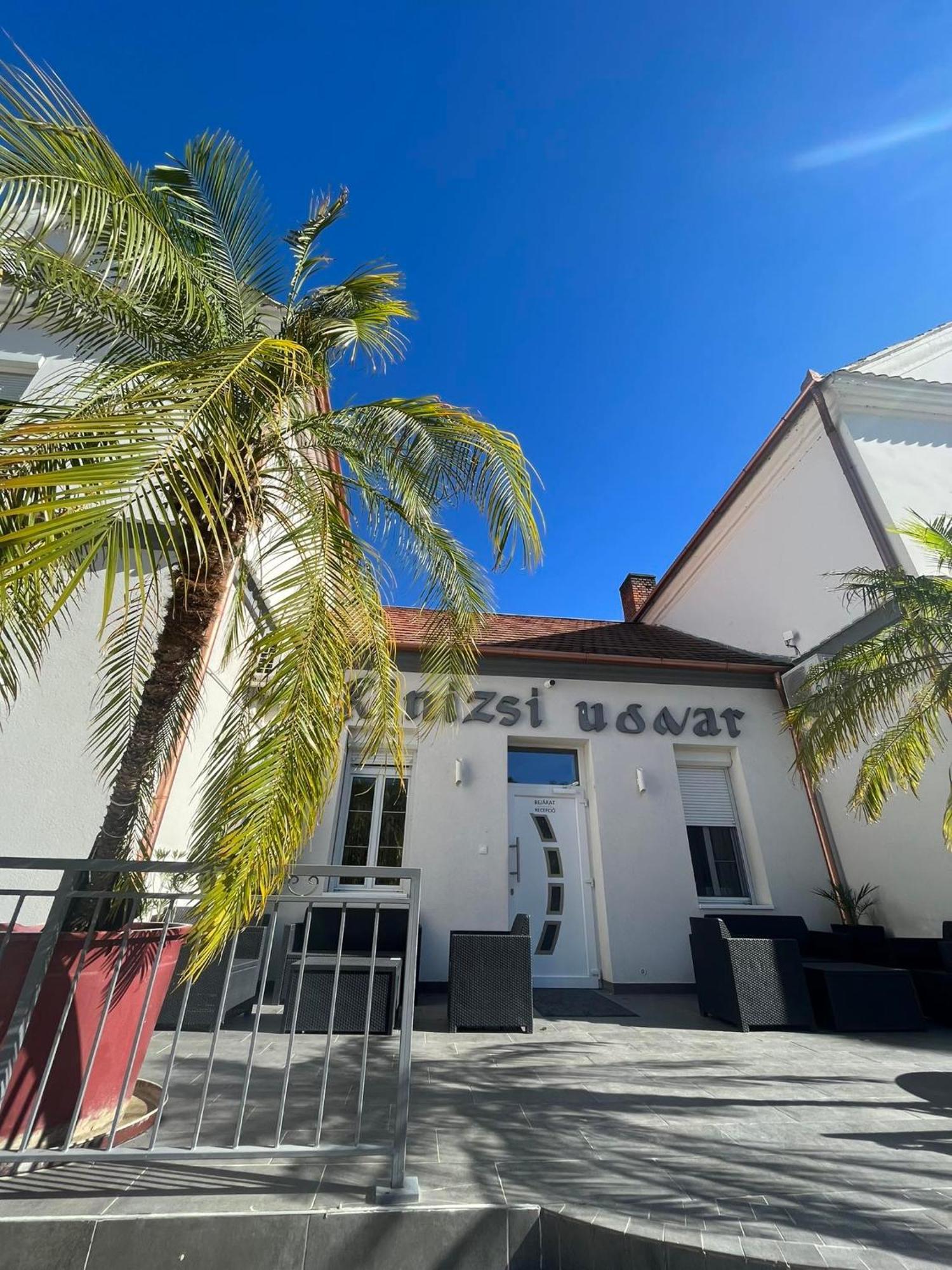 Kinizsi Udvar Apartmanhaz Balatonboglar Ngoại thất bức ảnh